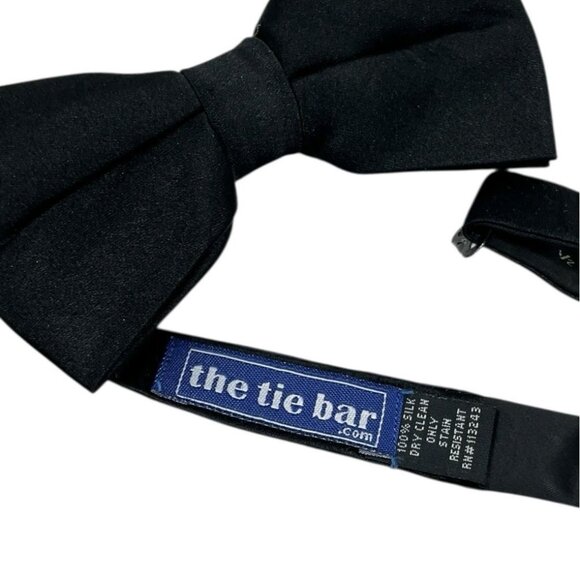 THE TIE BAR Men's 100% Silk DESIGNER Bow Tie Solid Black W:2.6" EUC - Picture 2 of 3